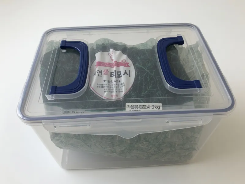 3kg airtight container storing timothy hay